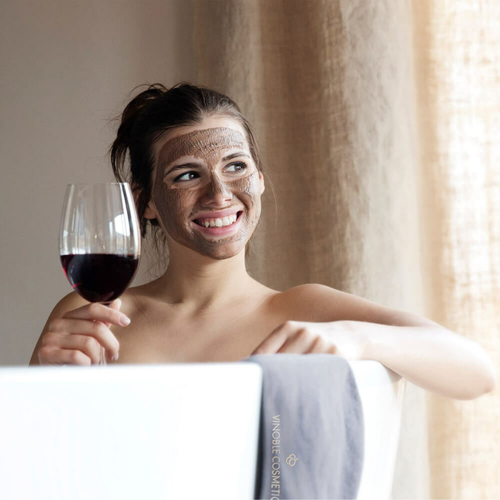 Raminanti antioksidacinė veido kaukė